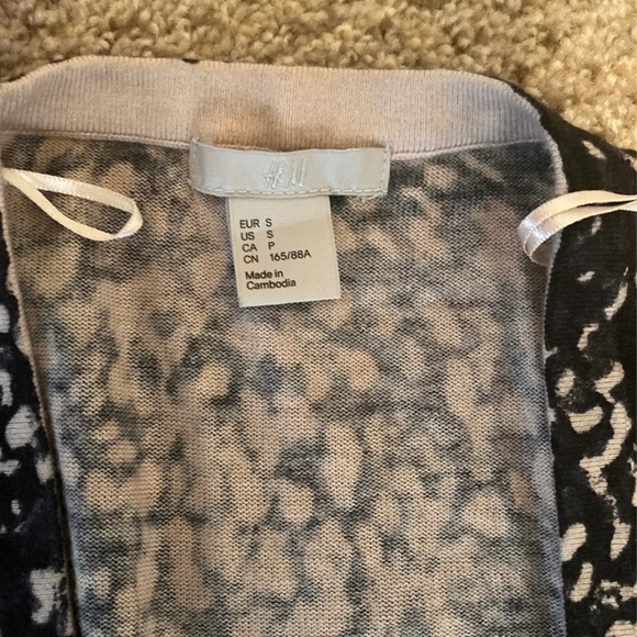 Long sleeve H&M cardigan - Picture 2 of 2